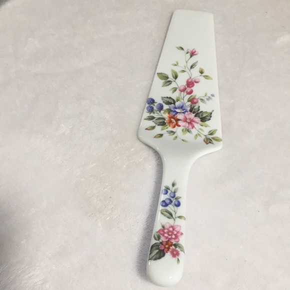 Andrea by Sadek porcelain floral cake plate trimmed in gold w/matching server - Picture 4 of 7